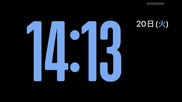 iPhone充電中に表示される時計画面