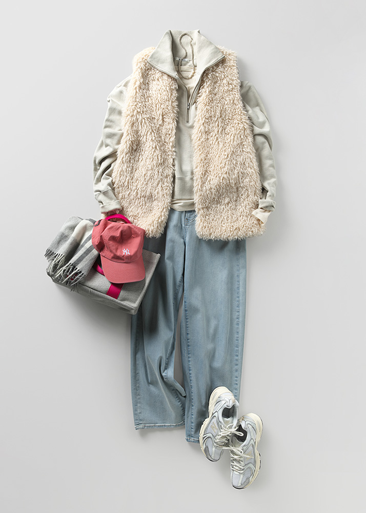 ボアベスト×ハーフジップスウェット×デニムパンツ