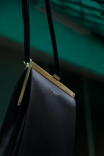 縦長ハンドバッグ ショルダーストラップ付き